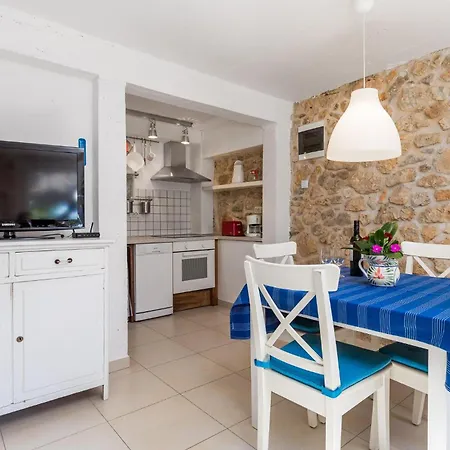 Pet Friendly In With Wifi Сasa de vacaciones Brzac